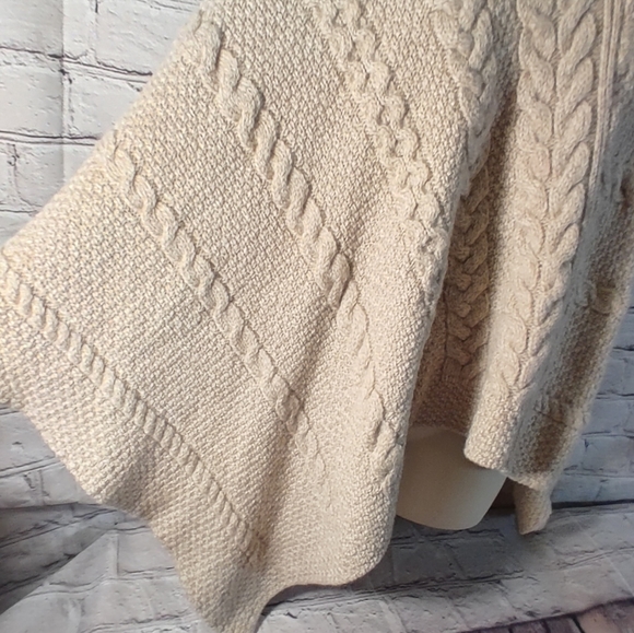 Inis Crafts Merino Wool Cable Knit Tan Poncho Shawl - Picture 5 of 14